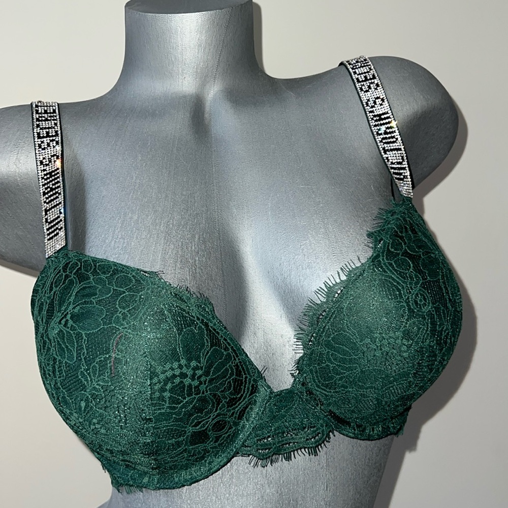 Victoria’s Secret woman’s very sexy lace push-up bra size 36C